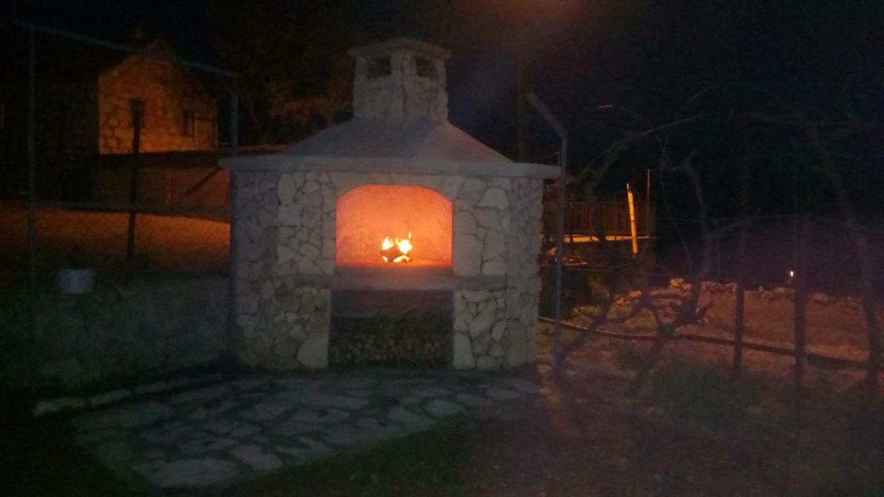 Holiday Home Marija Vrlika Exterior foto